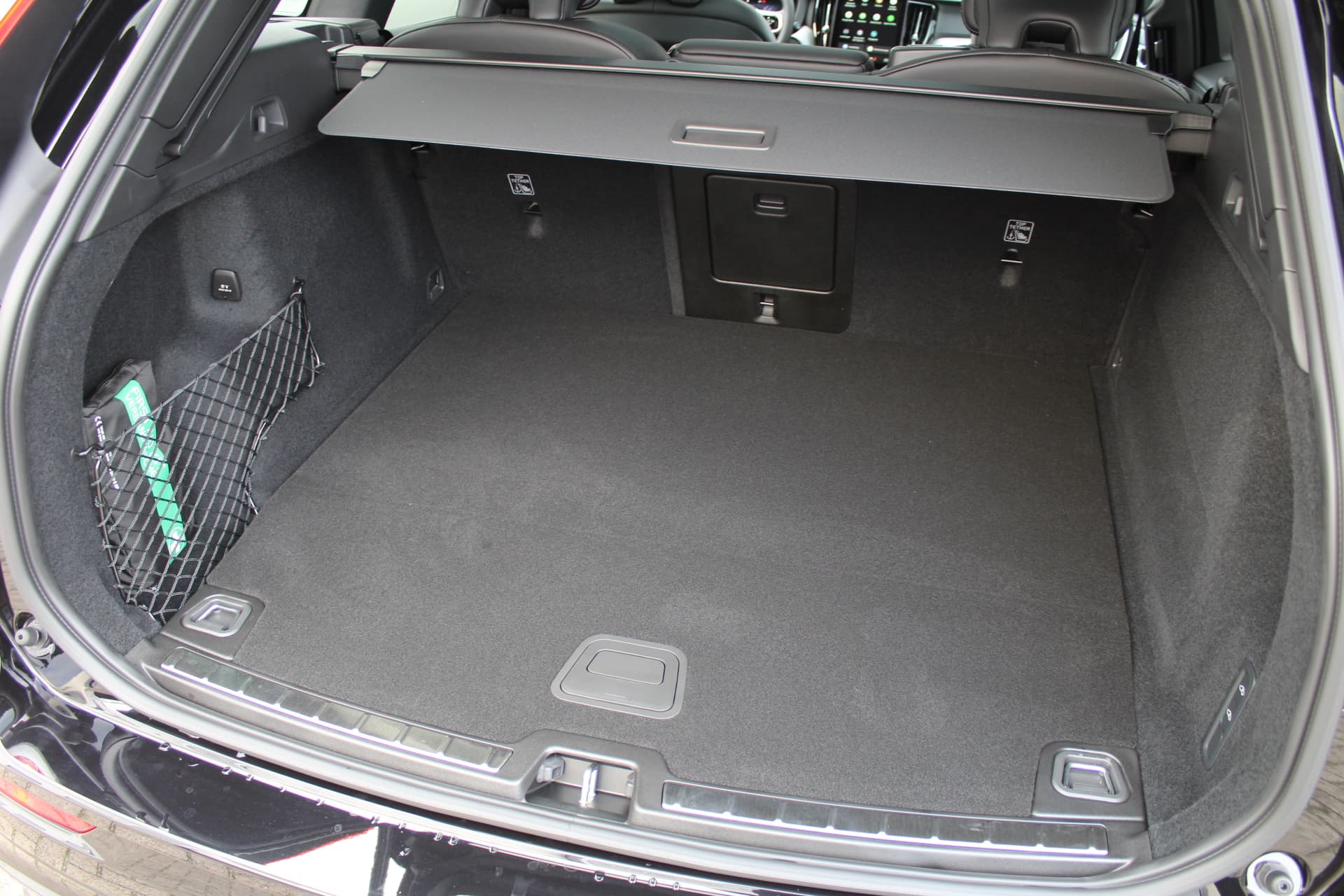 Volvo XC60 2.0 T8 Plug-in hybrid AWD Plus Black Edition thumbnail 56