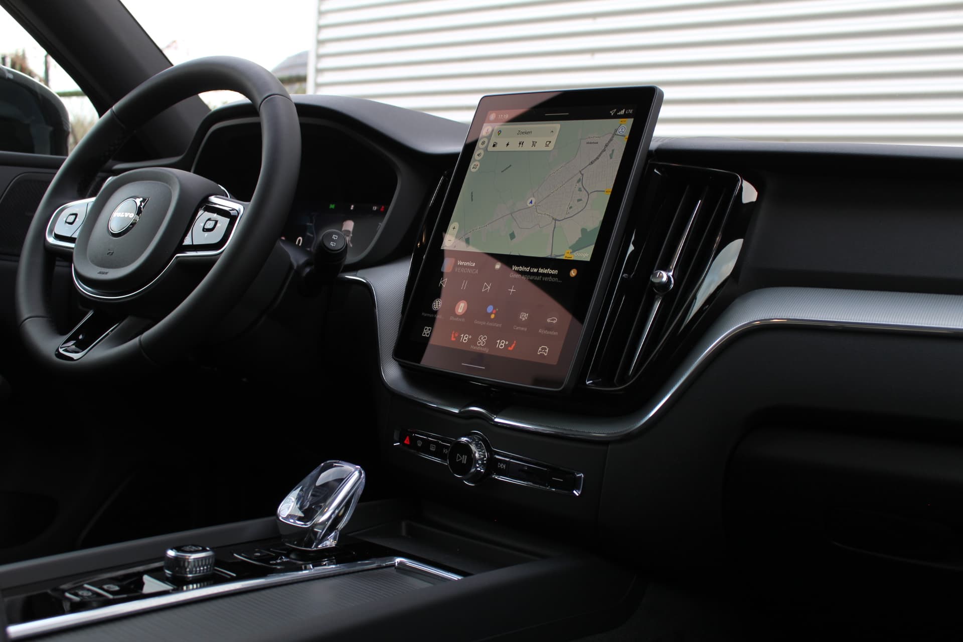 Volvo XC60 2.0 T8 Plug-in hybrid AWD Plus Black Edition thumbnail 6