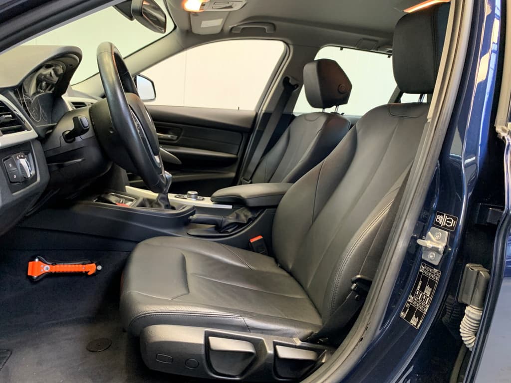 BMW 3 Serie Touring 320d High Executive thumbnail 35