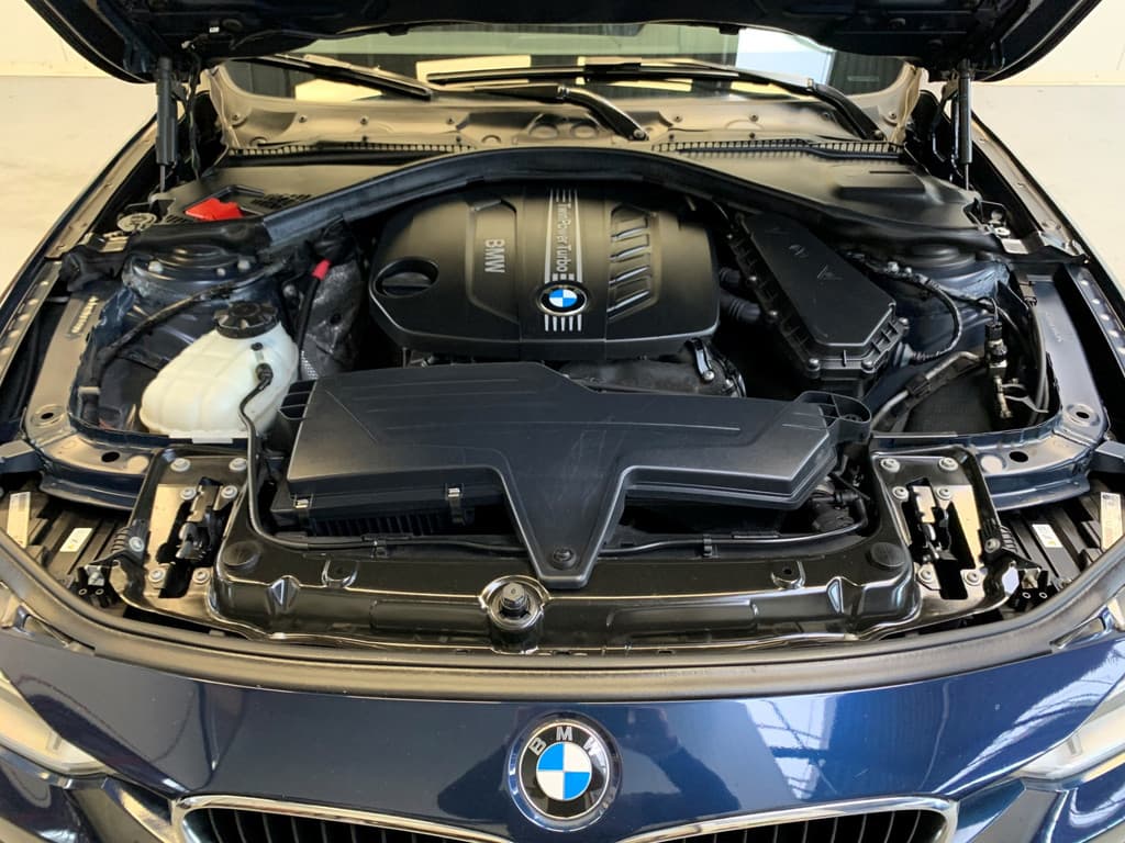 BMW 3 Serie Touring 320d High Executive thumbnail 9