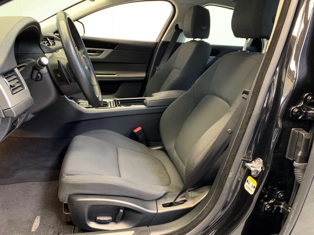 Jaguar XF 2.0t Prestige thumbnail 2