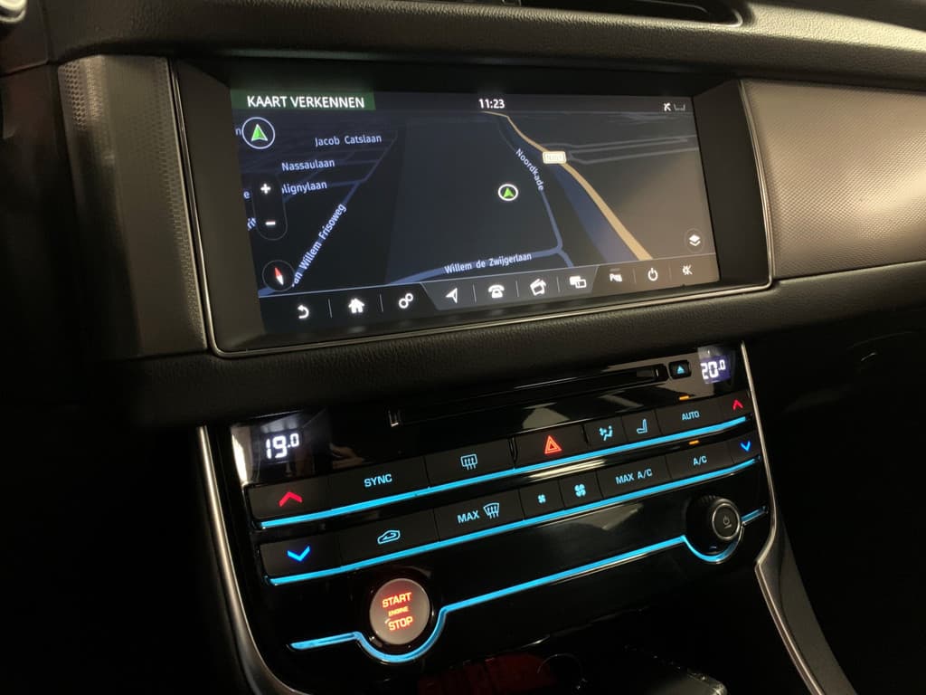 Jaguar XF 2.0t Prestige thumbnail 36