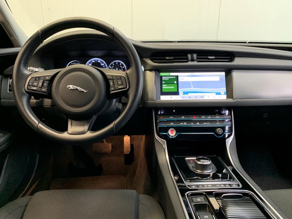 Jaguar XF 2.0t Prestige thumbnail 5