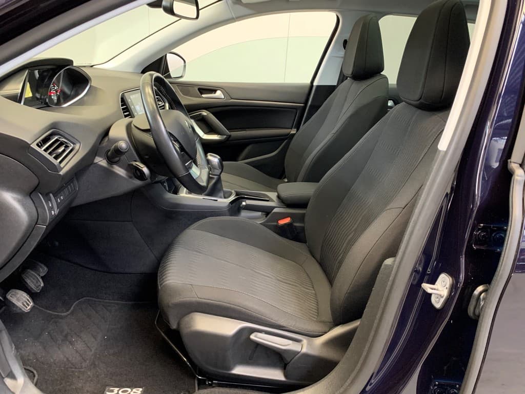 Peugeot 308 SW 1.2 PureTech 110PK Blue Lease Executive thumbnail 2