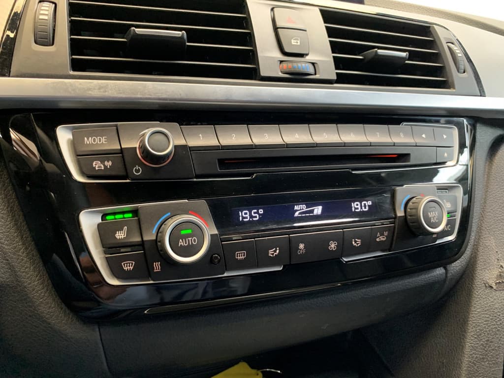 BMW 3 Serie Touring 318i M Sport Black Edition thumbnail 33