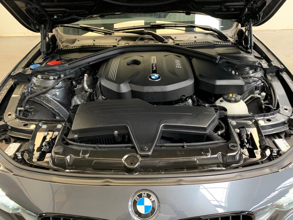 BMW 3 Serie Touring 318i M Sport Black Edition thumbnail 9