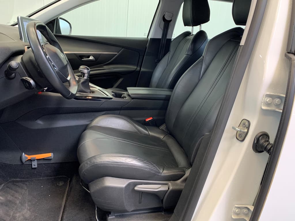 Peugeot 3008 1.2 Turbo 131PK PureTech Blue Lease Executive thumbnail 2