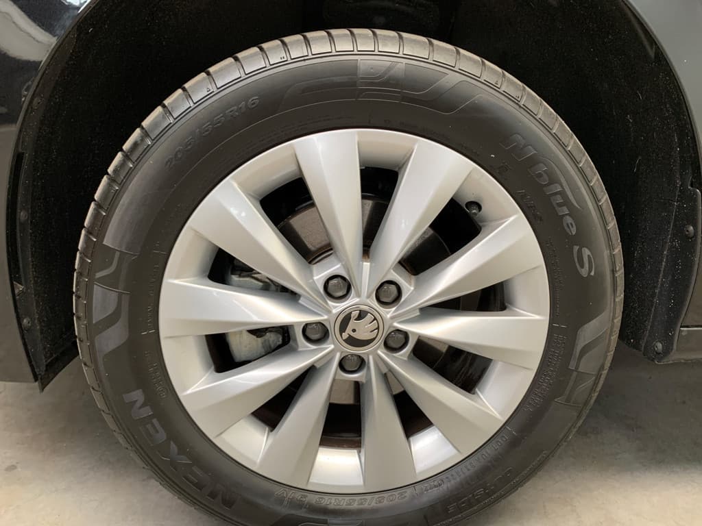 Škoda Kamiq 1.0 TSI Tour de France thumbnail 8