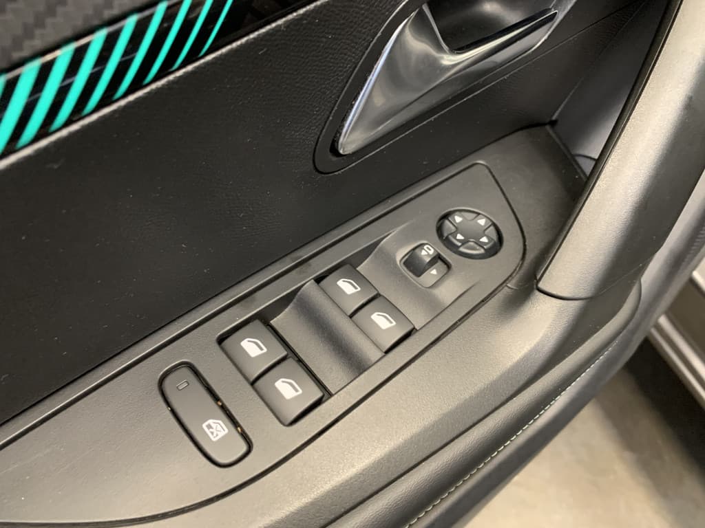 Peugeot 2008 1.2 Turbo 130PK Allure Sport thumbnail 36