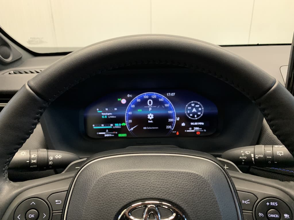 Toyota RAV4 2.5 Hybrid Style thumbnail 24