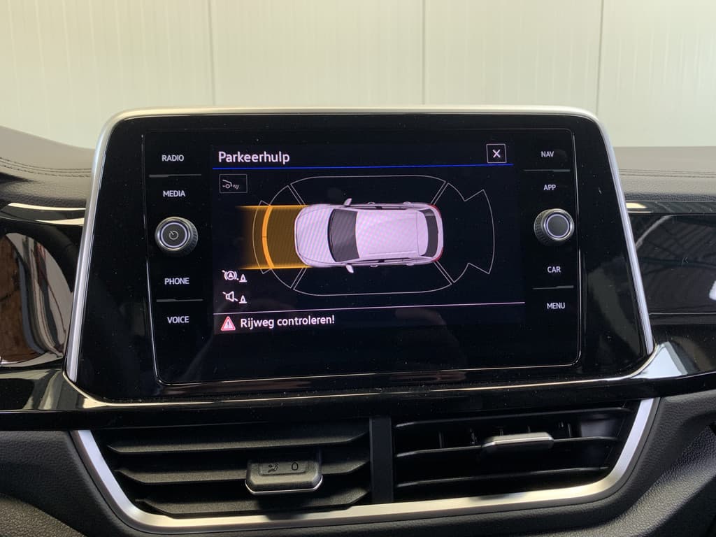 Volkswagen T-Roc 1.5 TSI R-Line 150PK thumbnail 30