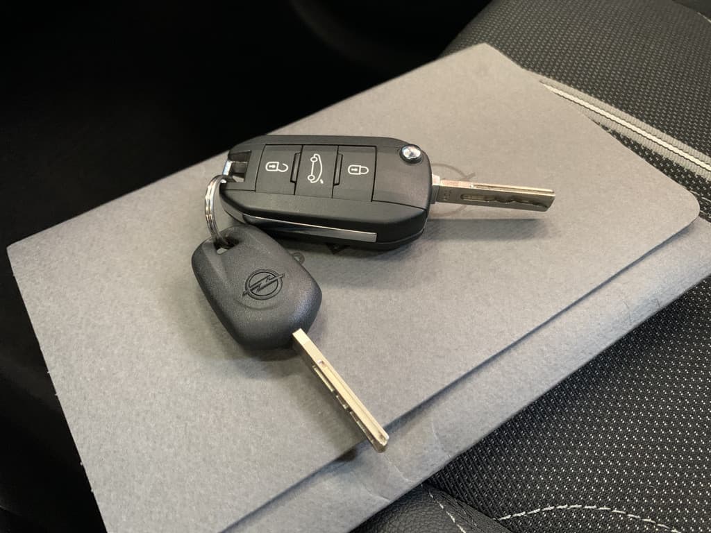 Opel Corsa 1.2 GS Sport thumbnail 8