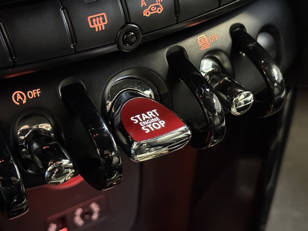 MINI Mini 1.5 Cooper Chili Serious Business thumbnail 24