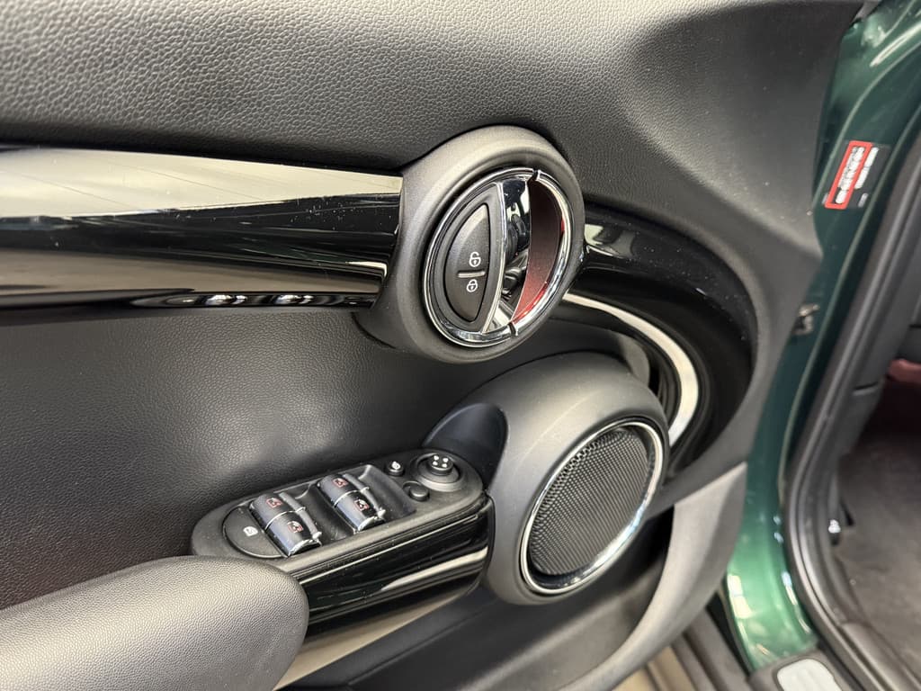 MINI Mini 1.5 Cooper Chili Serious Business thumbnail 35