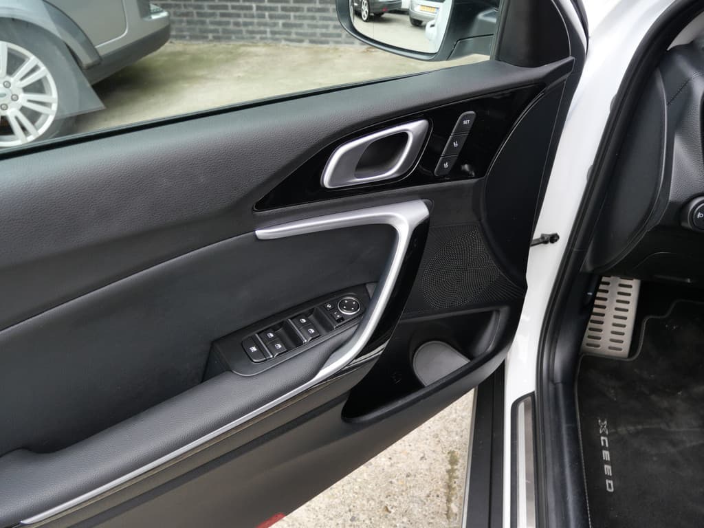 Kia XCeed 1.6 GDi PHEV EXECUTIVELINE | PANORAMA | LEER | A.C.C. | LED | 18 | CARPLAY | CAMERA!! thumbnail 20