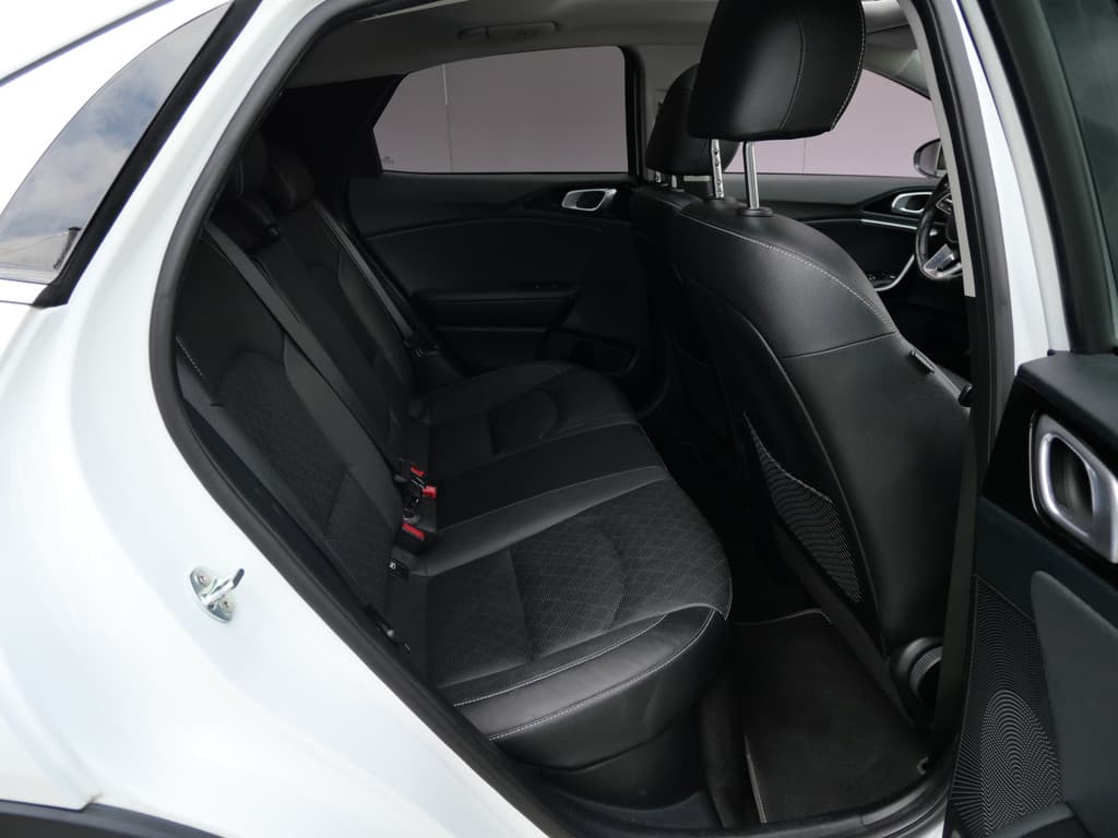 Kia XCeed 1.6 GDi PHEV EXECUTIVELINE | PANORAMA | LEER | A.C.C. | LED | 18 | CARPLAY | CAMERA!! thumbnail 16