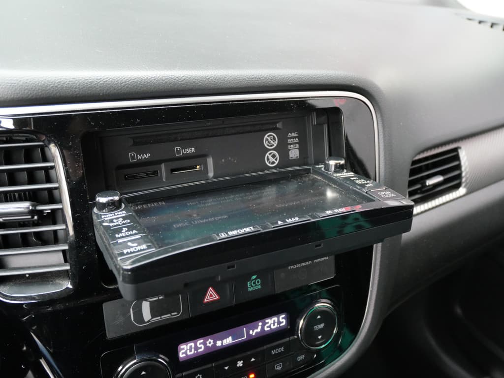 Mitsubishi Outlander 2.0 EDITION | AUTOMAAT | CAMERA | NAVI | TREKHAAK | ALL-SEASON | ALL-IN!! thumbnail 24