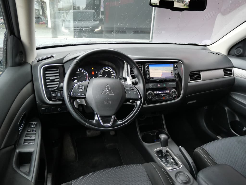 Mitsubishi Outlander 2.0 EDITION | AUTOMAAT | CAMERA | NAVI | TREKHAAK | ALL-SEASON | ALL-IN!! thumbnail 17