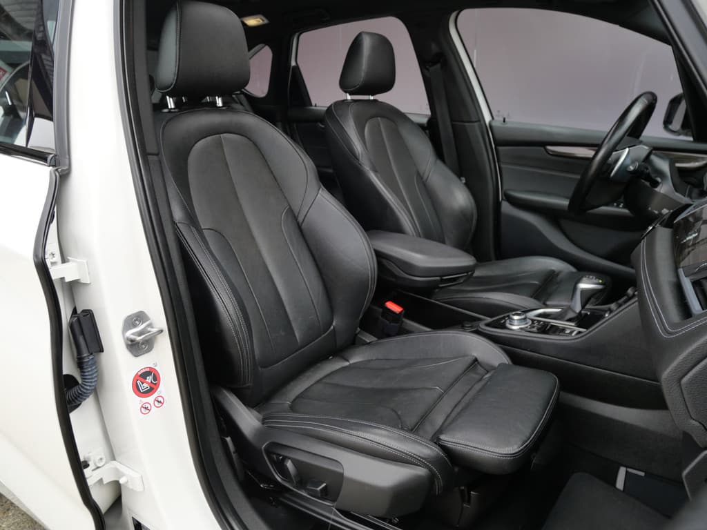 BMW 2 Serie Active Tourer 220i LUXURY | AUTOMAAT | PANORAMA | LEER | CAMERA | NAVIGATIE | 192 PK!! thumbnail 12