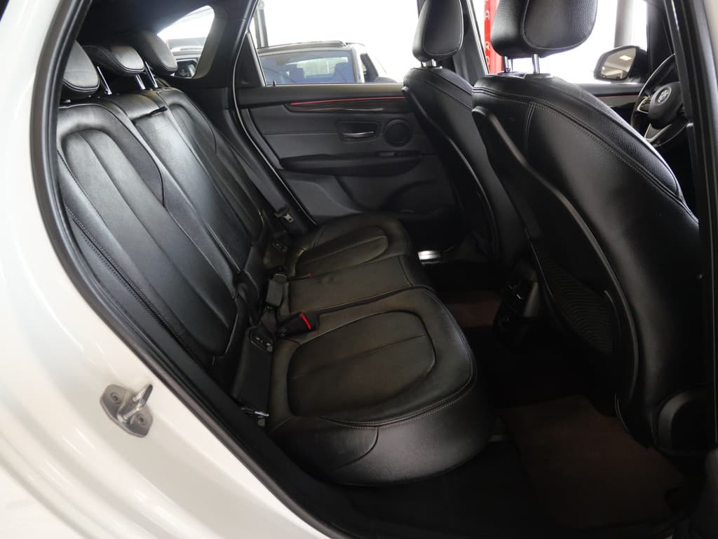 BMW 2 Serie Active Tourer 220i LUXURY | AUTOMAAT | PANORAMA | LEER | CAMERA | NAVIGATIE | 192 PK!! thumbnail 14