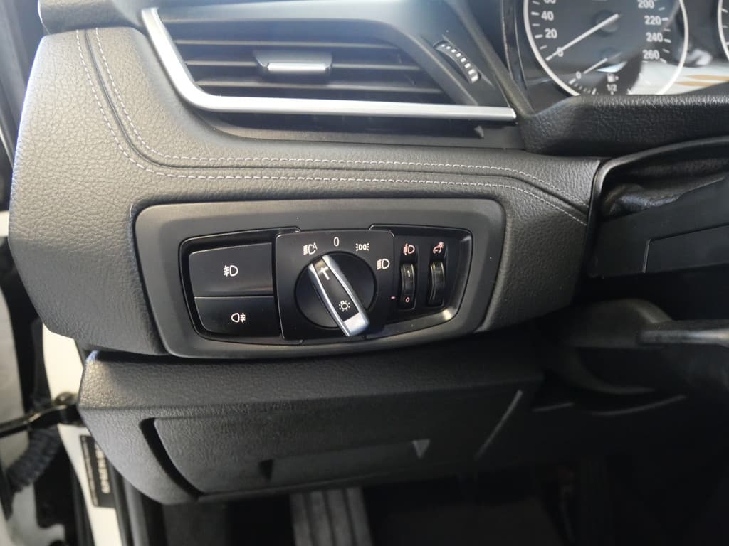 BMW 2 Serie Active Tourer 220i LUXURY | AUTOMAAT | PANORAMA | LEER | CAMERA | NAVIGATIE | 192 PK!! thumbnail 17