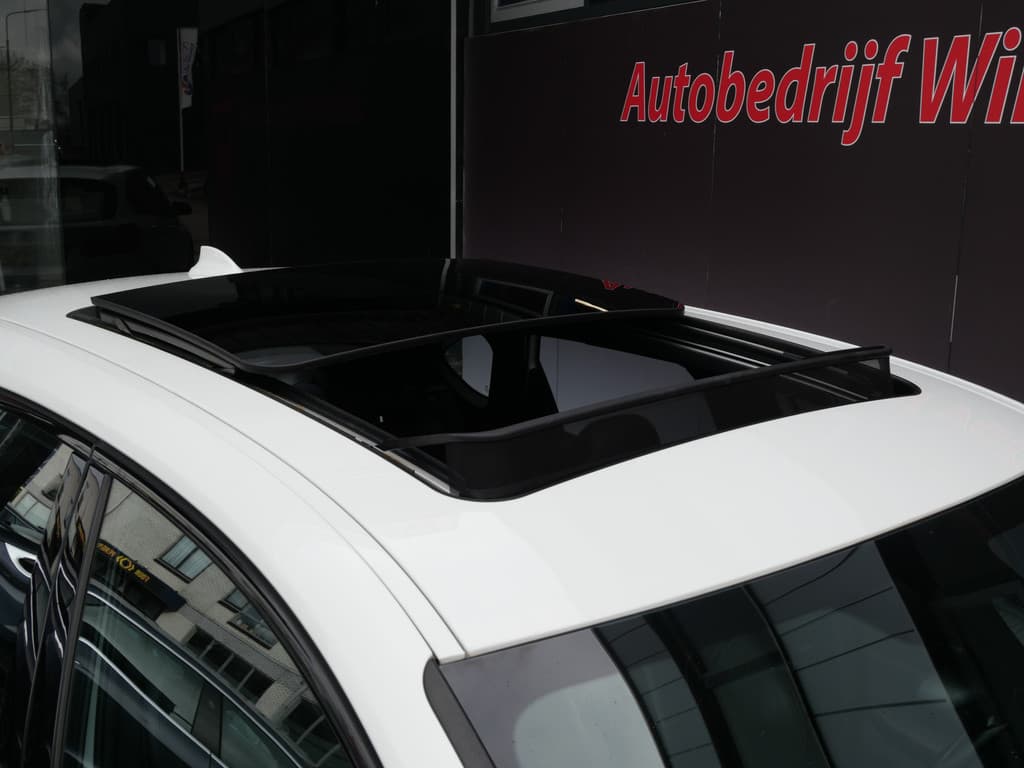 BMW 2 Serie Active Tourer 220i LUXURY | AUTOMAAT | PANORAMA | LEER | CAMERA | NAVIGATIE | 192 PK!! thumbnail 3