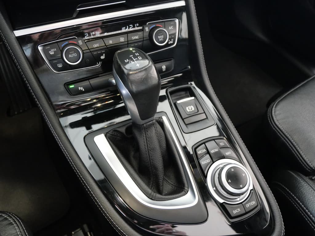 BMW 2 Serie Active Tourer 220i LUXURY | AUTOMAAT | PANORAMA | LEER | CAMERA | NAVIGATIE | 192 PK!! thumbnail 22