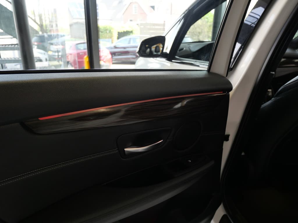 BMW 2 Serie Active Tourer 220i LUXURY | AUTOMAAT | PANORAMA | LEER | CAMERA | NAVIGATIE | 192 PK!! thumbnail 23