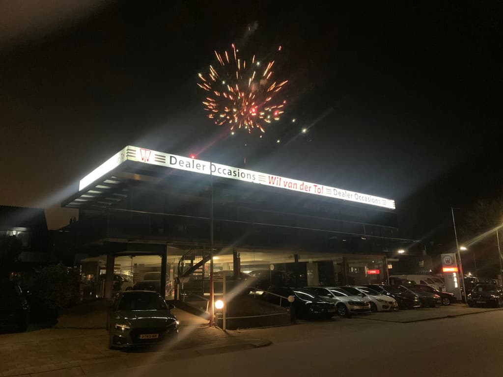 BMW 2 Serie Active Tourer 220i LUXURY | AUTOMAAT | PANORAMA | LEER | CAMERA | NAVIGATIE | 192 PK!! thumbnail 30