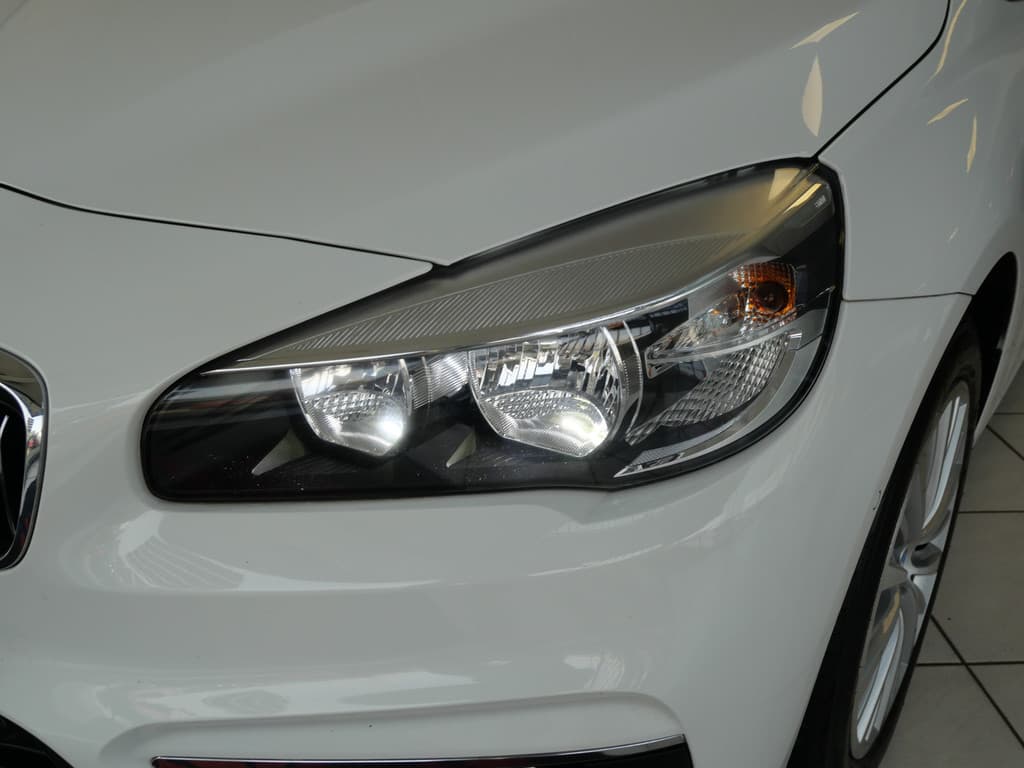 BMW 2 Serie Active Tourer 220i LUXURY | AUTOMAAT | PANORAMA | LEER | CAMERA | NAVIGATIE | 192 PK!! thumbnail 5