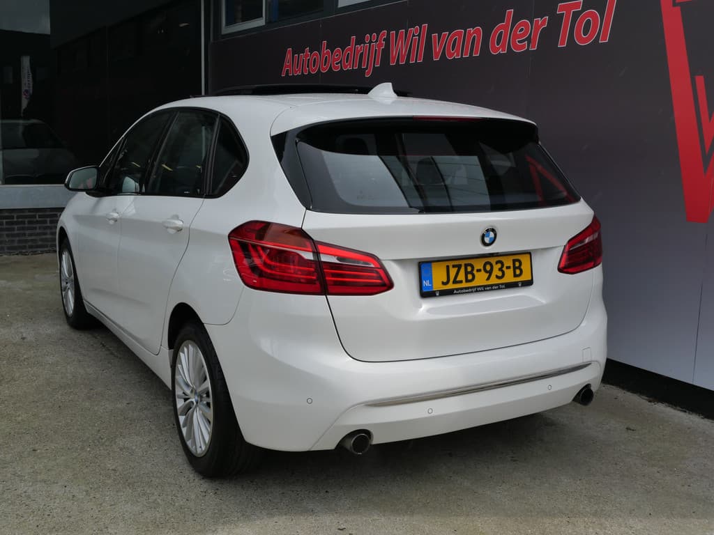BMW 2 Serie Active Tourer 220i LUXURY | AUTOMAAT | PANORAMA | LEER | CAMERA | NAVIGATIE | 192 PK!! thumbnail 7