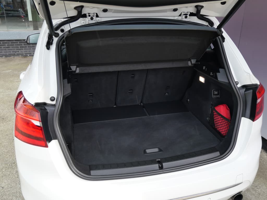 BMW 2 Serie Active Tourer 220i LUXURY | AUTOMAAT | PANORAMA | LEER | CAMERA | NAVIGATIE | 192 PK!! thumbnail 8