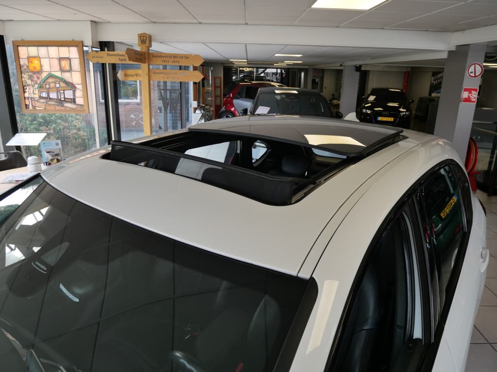 BMW 2 Serie Active Tourer 220i LUXURY | AUTOMAAT | PANORAMA | LEER | CAMERA | NAVIGATIE | 192 PK!! thumbnail 10