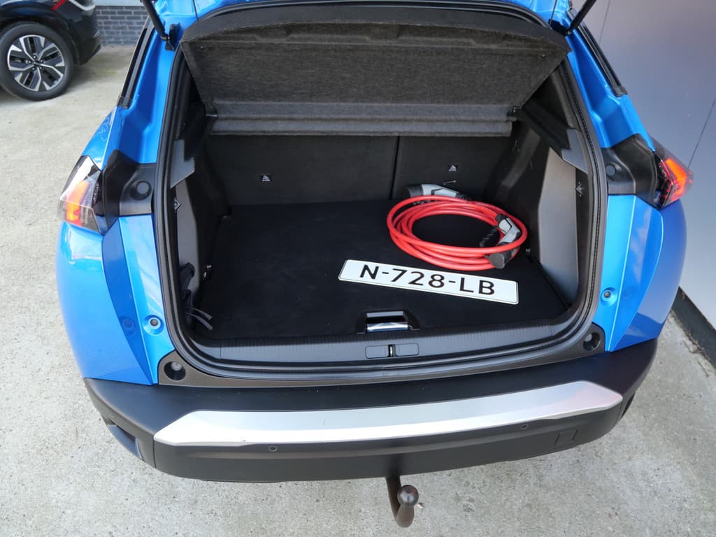 Peugeot E-2008 EV GT-PACK 50 kWh | A.C.C | 3D COCKPIT | TREKHAAK | ALCANTARA LEER!! thumbnail 28