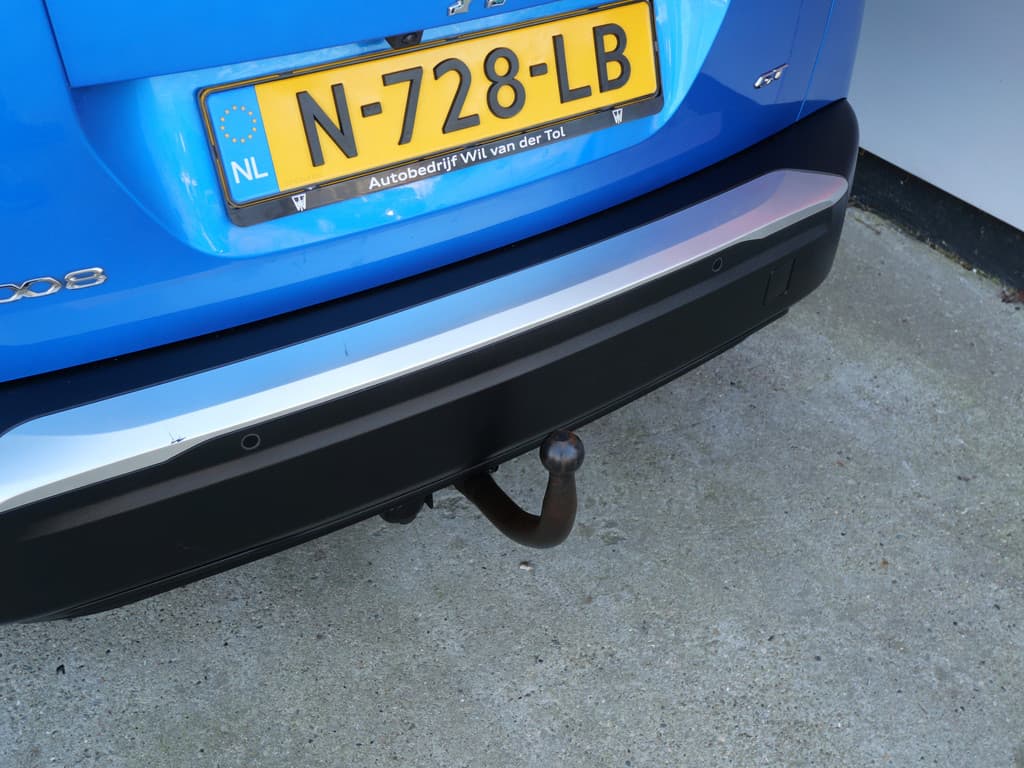 Peugeot E-2008 EV GT-PACK 50 kWh | A.C.C | 3D COCKPIT | TREKHAAK | ALCANTARA LEER!! thumbnail 12