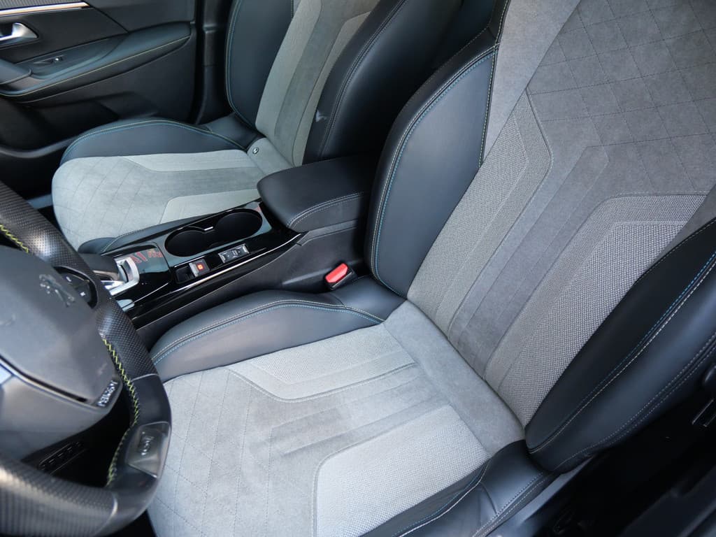 Peugeot E-2008 EV GT-PACK 50 kWh | A.C.C | 3D COCKPIT | TREKHAAK | ALCANTARA LEER!! thumbnail 16