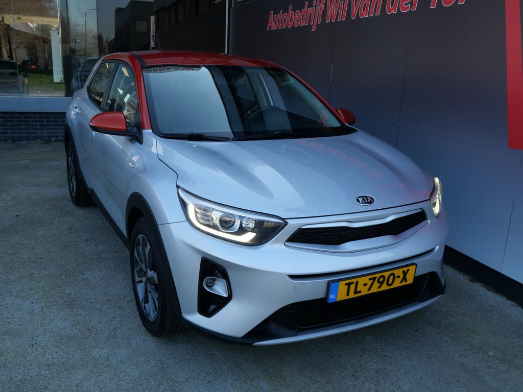 Kia Stonic 1.0 T-GDi COMFORT PLUS LINE | CRUISE | CAMERA | CARPLAY | NAVIGATIE | NL-AUTO!! thumbnail 3