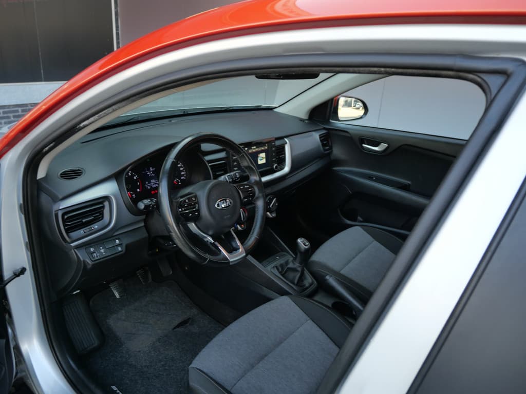 Kia Stonic 1.0 T-GDi COMFORT PLUS LINE | CRUISE | CAMERA | CARPLAY | NAVIGATIE | NL-AUTO!! thumbnail 7