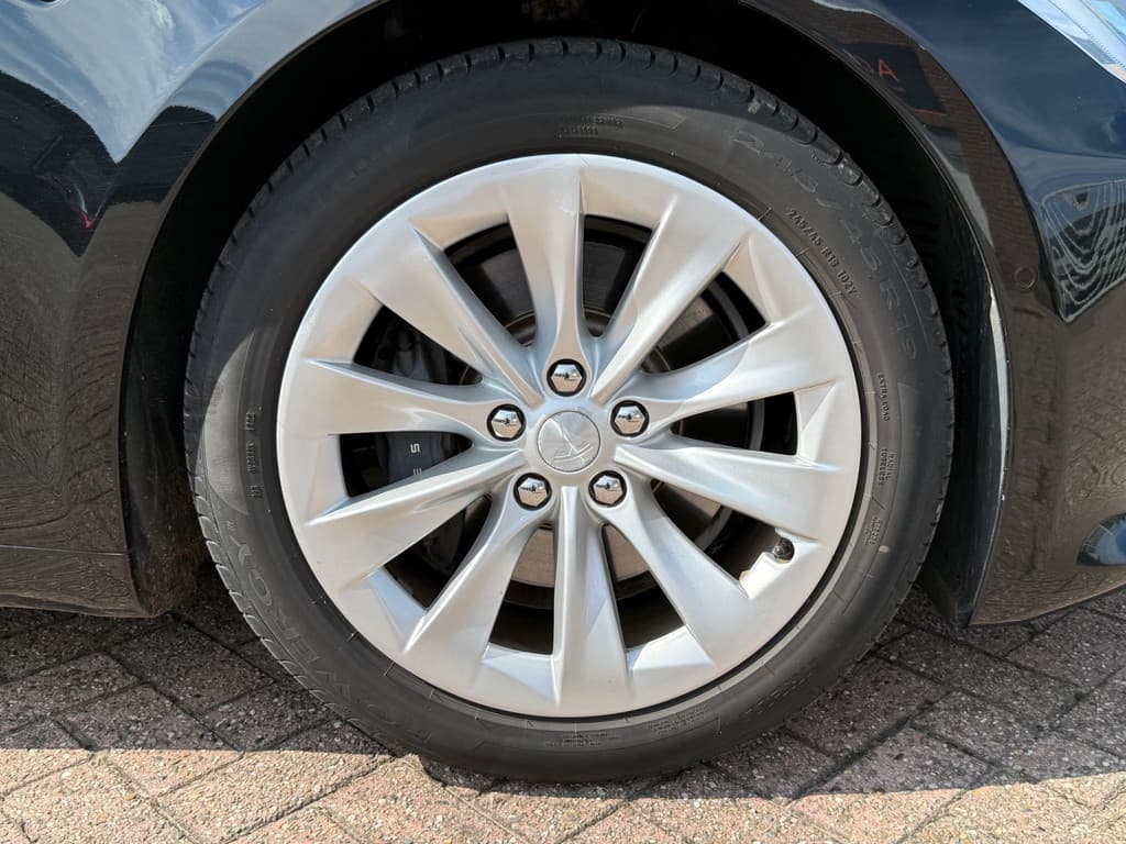 Tesla Model S thumbnail 12