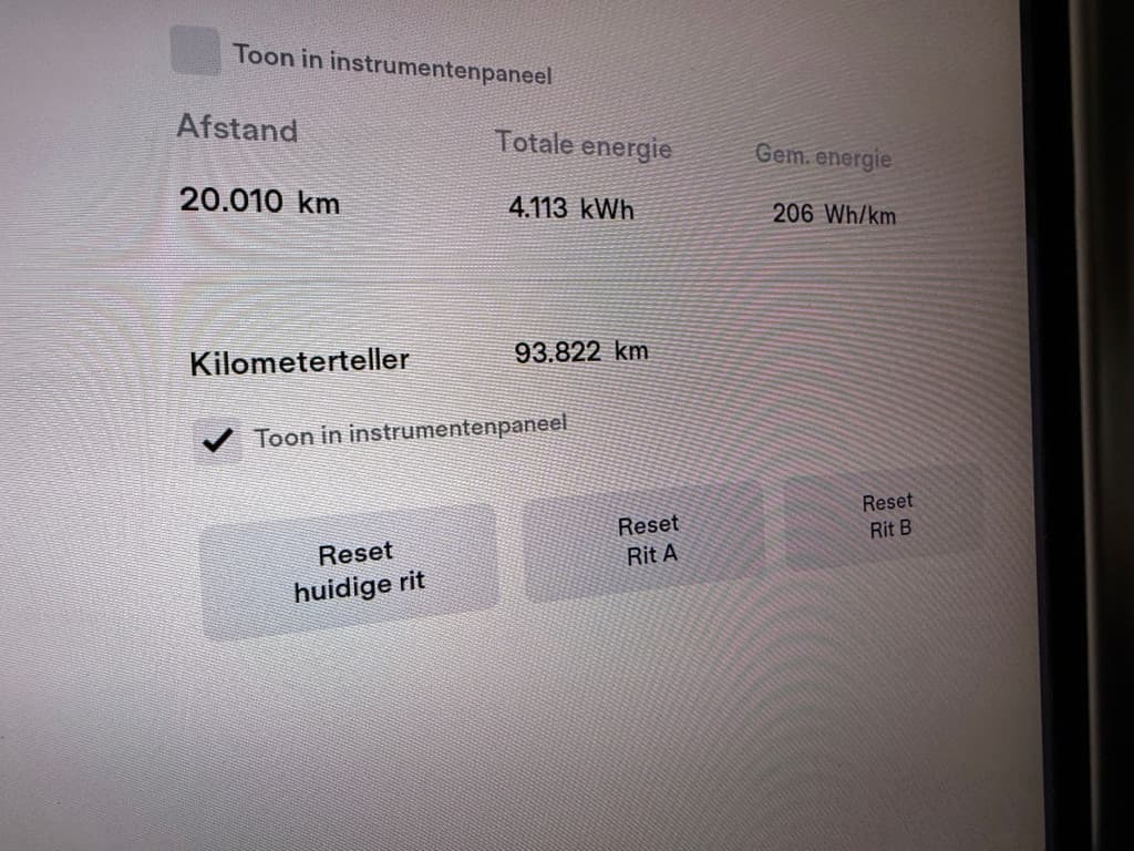 Tesla Model S thumbnail 16