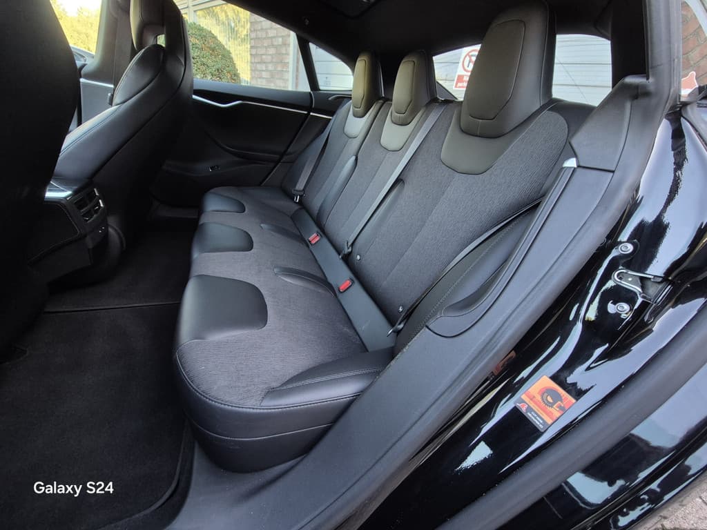 Tesla Model S thumbnail 19