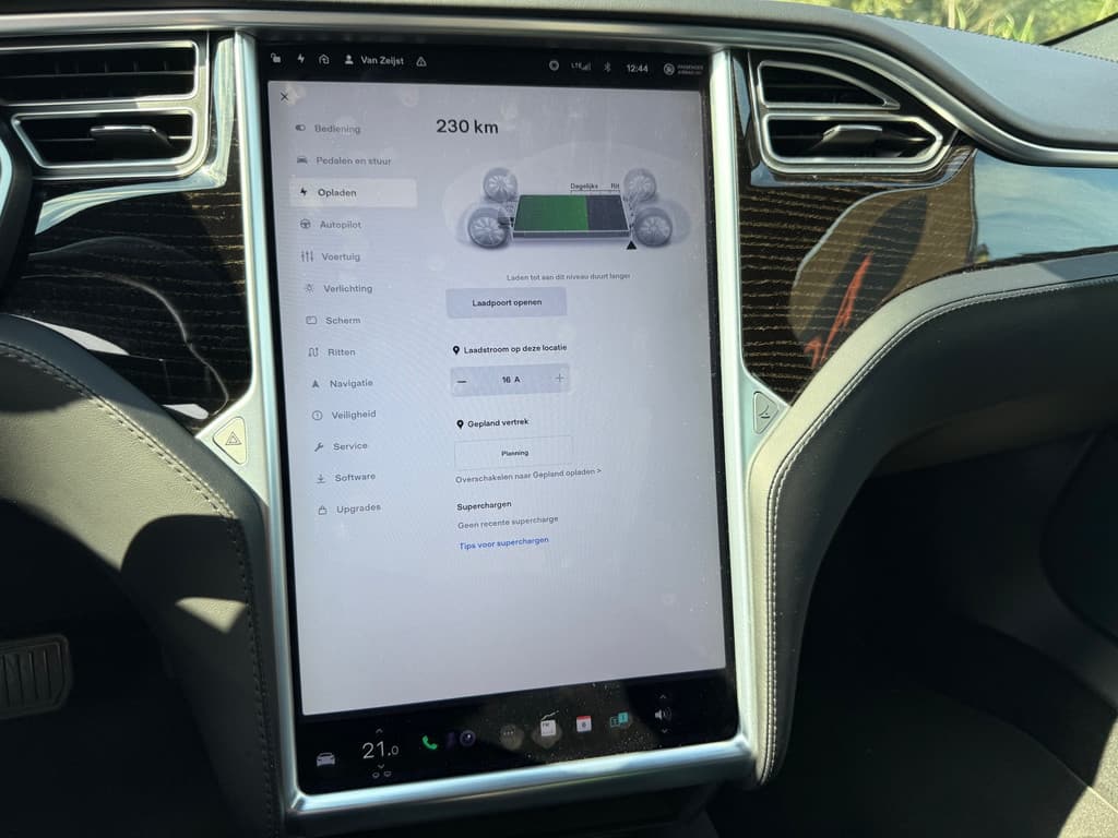 Tesla Model S thumbnail 23