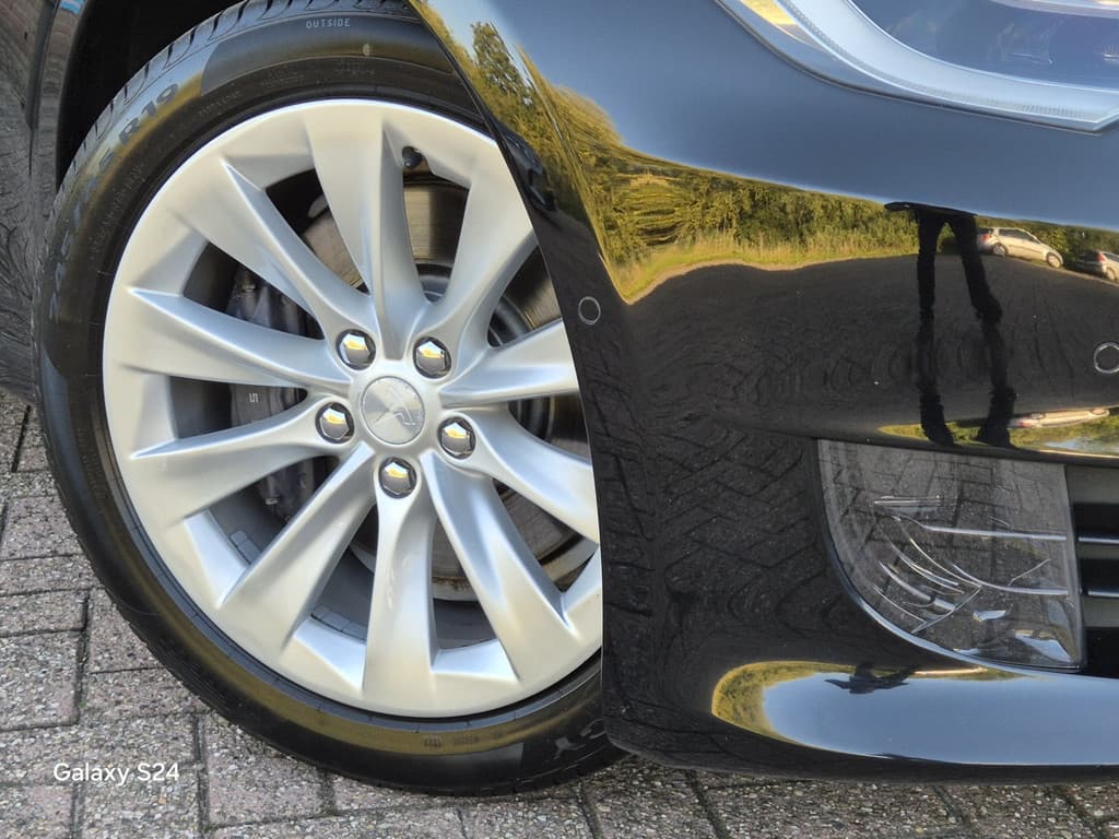 Tesla Model S thumbnail 30