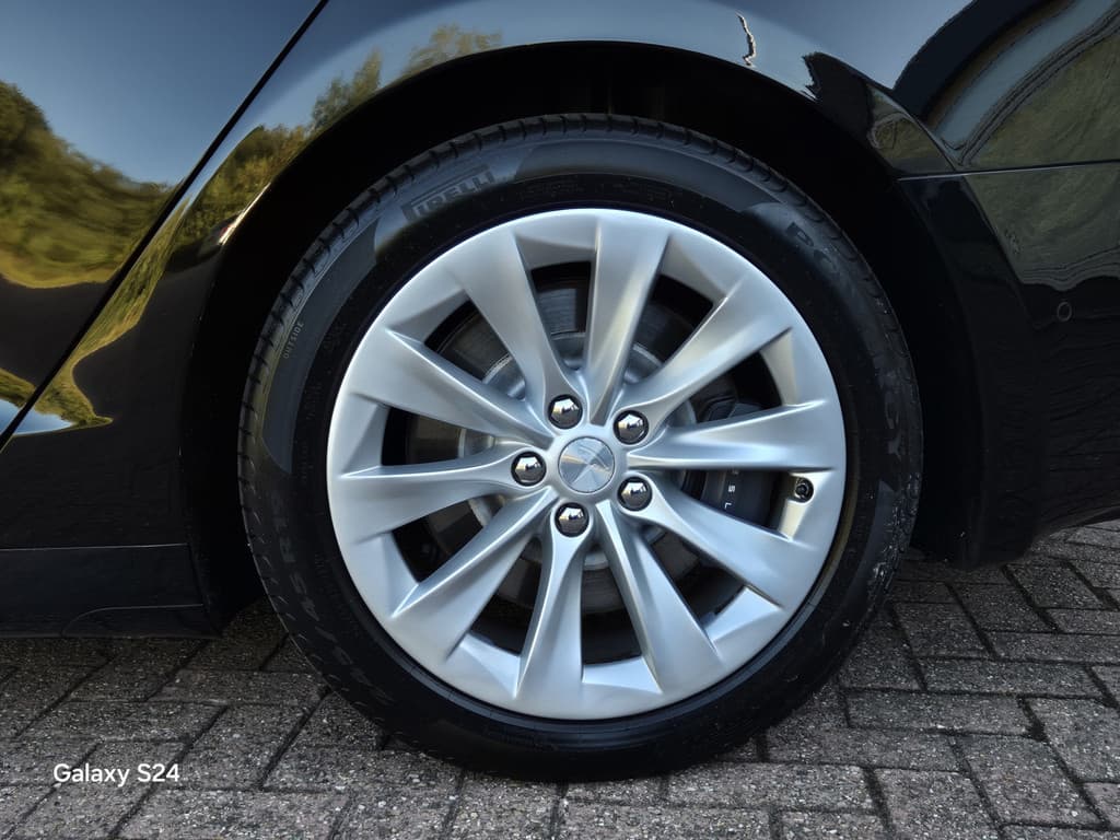 Tesla Model S thumbnail 33