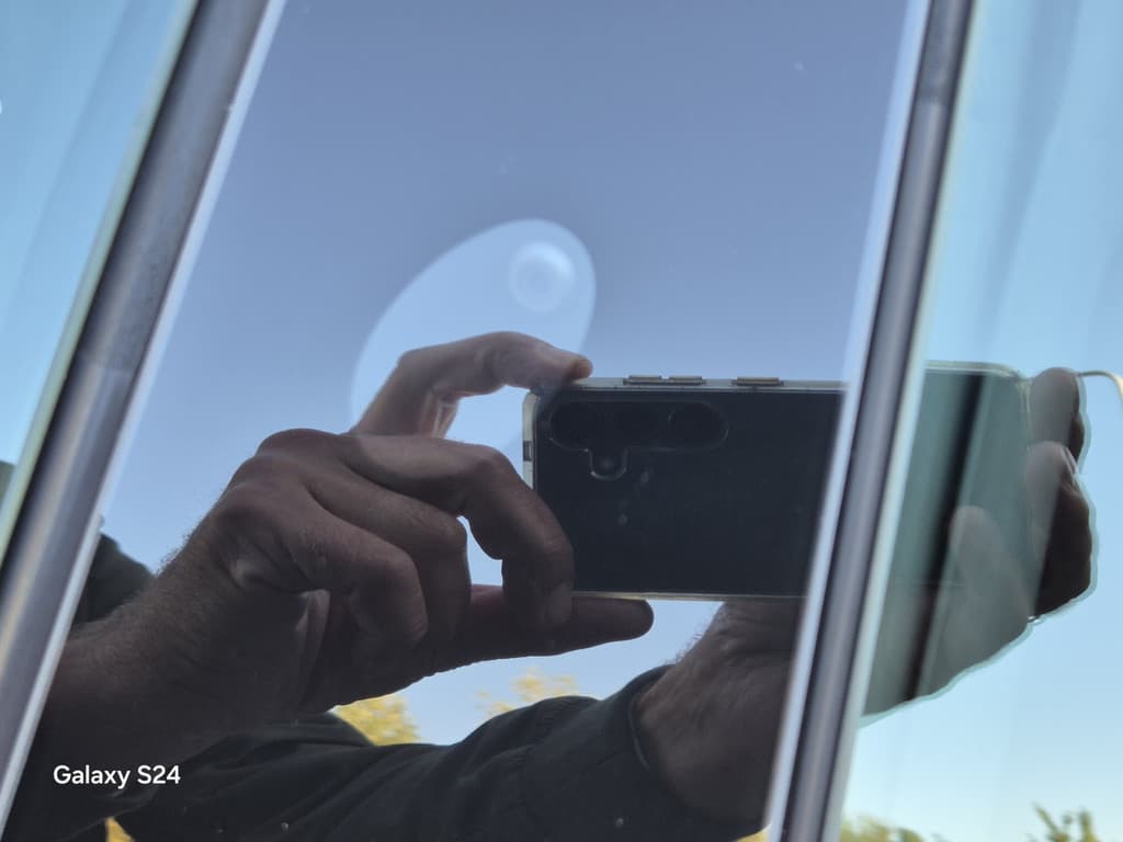 Tesla Model S thumbnail 34