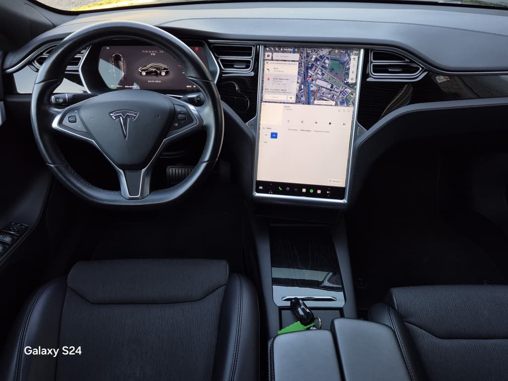 Tesla Model S thumbnail 36