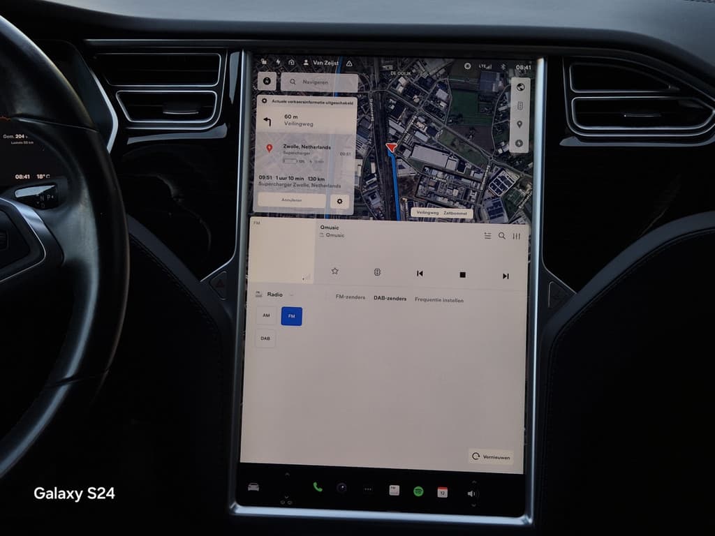 Tesla Model S thumbnail 37