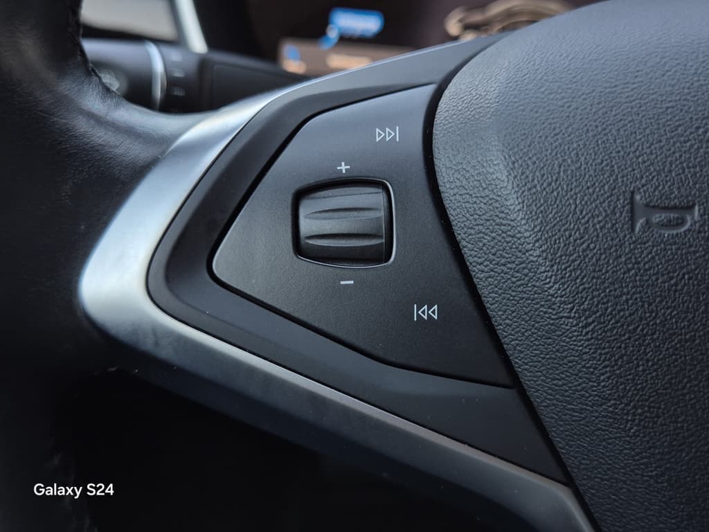 Tesla Model S thumbnail 38