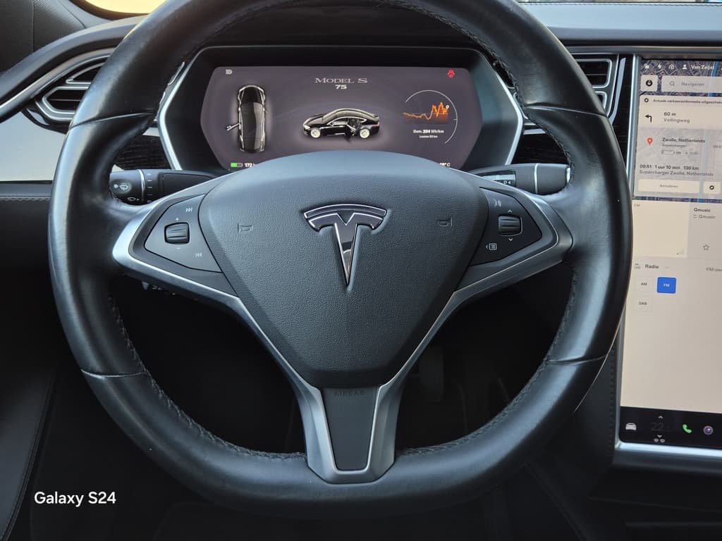 Tesla Model S thumbnail 39