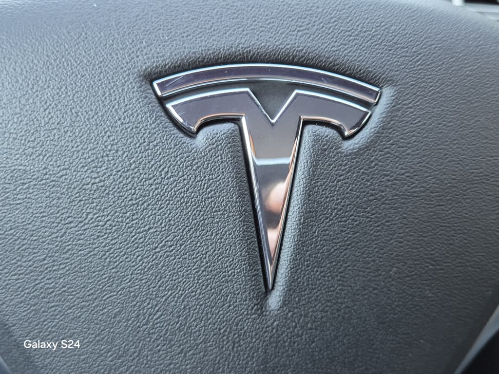 Tesla Model S thumbnail 41